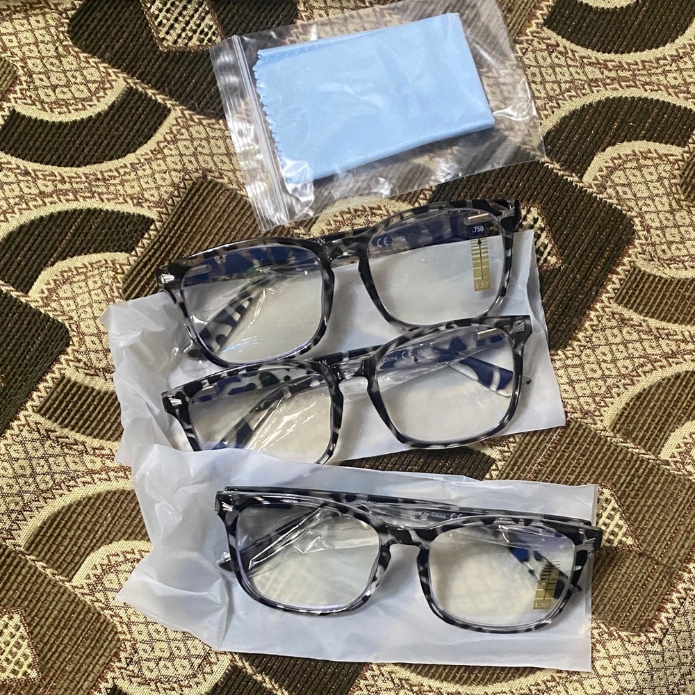 Pack of 3 SIGVAN Reading Glasses +1.50 Strength – Tortoise & Clear Frames – New